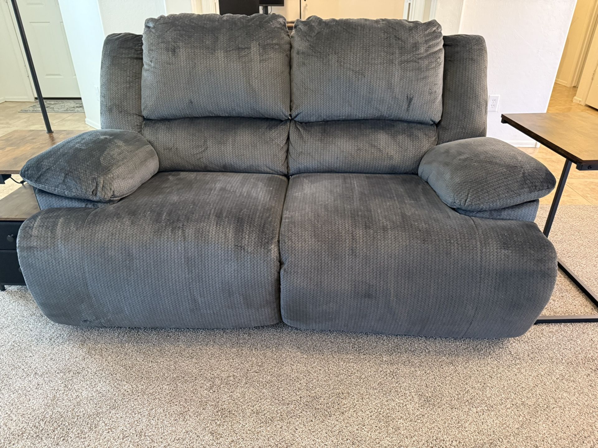 Double Recliner Loveseat 🌵 MUST GO🌵