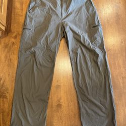 Men’s L.L. Bean, cargo pants shipping available