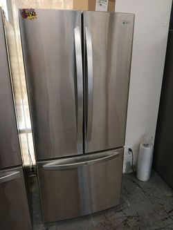 LG 30" STAINLESS STEEL COMPACT SMART FRENCH DOOR REFRIGERATOR ICE MAKER