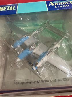 Metal Armour Collection 1:100 P-38 Lighting USAAF "II WW ACES" in Miami Dolphin Mall area.