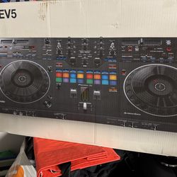Pioneer DDJ Rev 5 DJ controller W/case