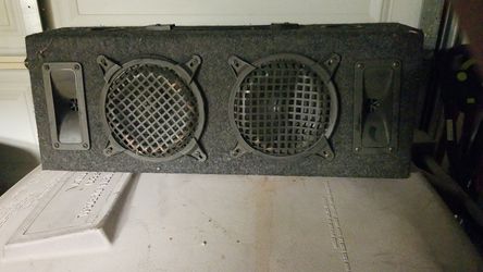 Dual base speaker box