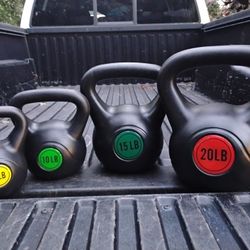 SET  OF  KETTLEBELLS  :  5lb.  /  10lb.  /  15lb.  /  20lb. 