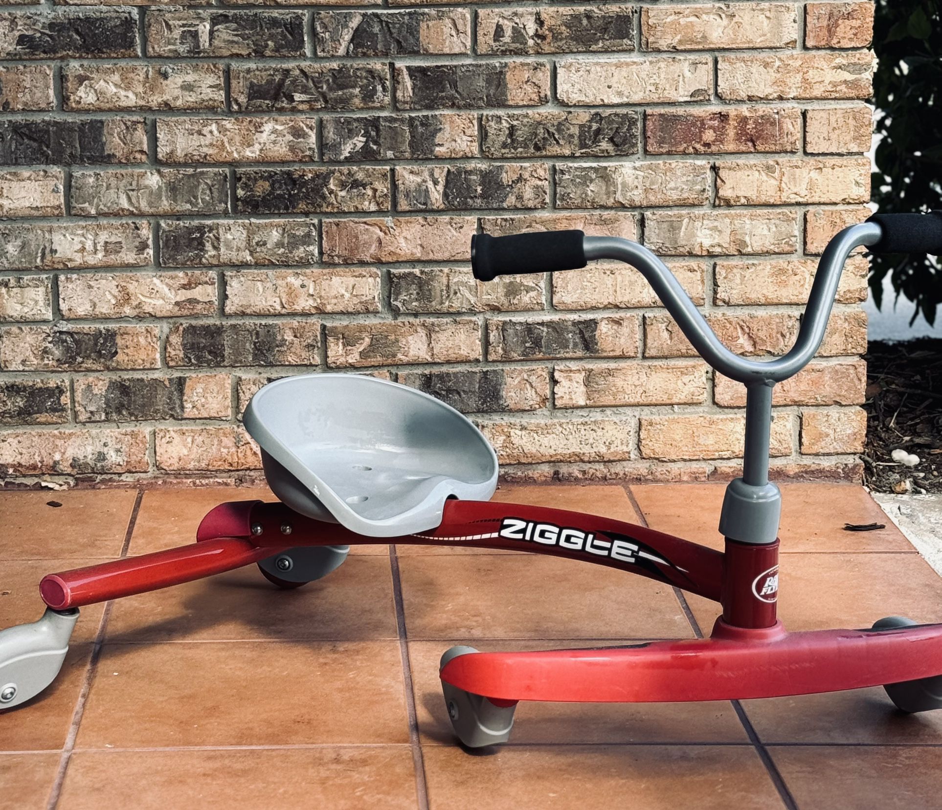 Zoom & Twirl with Radio Flyer Ziggle - The Ultimate Ride-On for Kids!