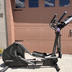 Life fitness elliptical machine 