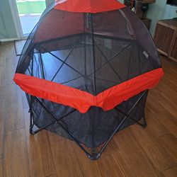 Carlson Dog / puppy play pen Crate with extra cover. Excellent condition