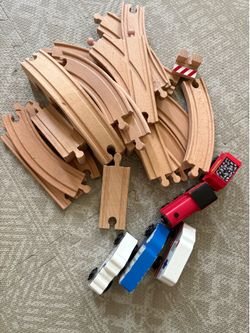 Melissa and Doug train track