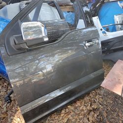 2015-2020 FRONT DOOR DRIVER SIDE FORD F-150 
2017-2022 FORD F-250 F-350 
PRICE NOT INCLUDE  MIRROR