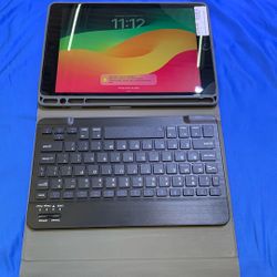 iPad 9th Gen 64GB, MK2K3LL/A,  w/Keyboard, Case!