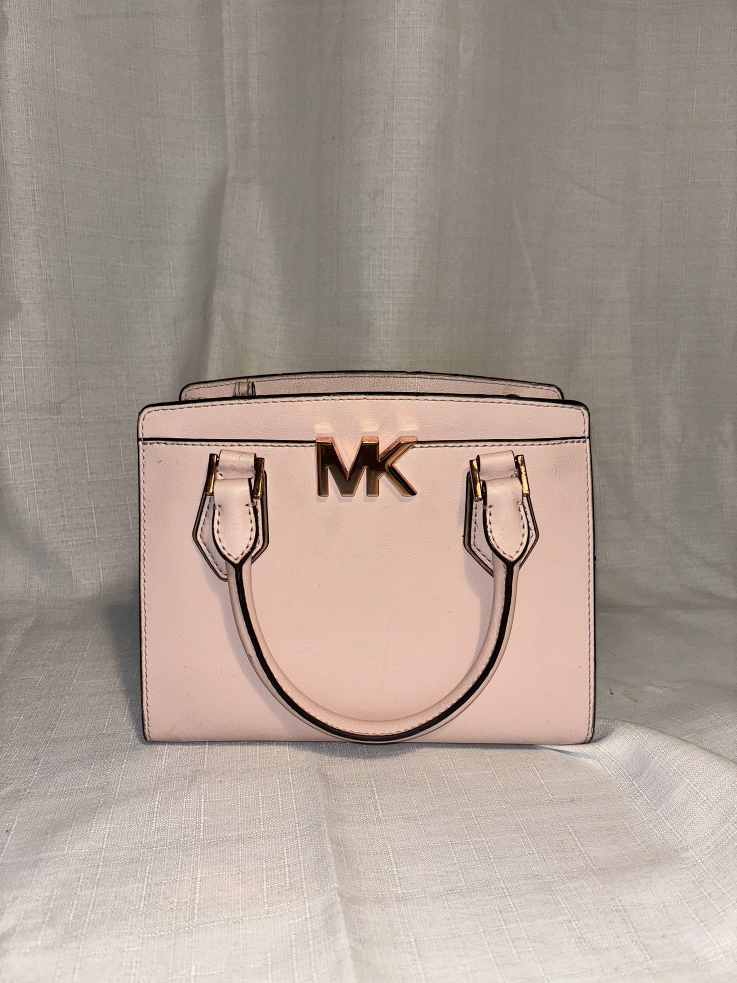 Like New Michael Kors Mott Medium Messenger Bag  And Free Limited Time Matching Wallet - $60