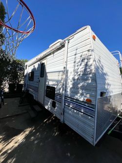 2001 Wanderer Wagon by Thor  27’ toy hauler