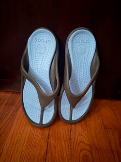 W11-M9 crocs flip-flops