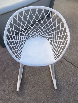 Kids Curved rocking chair with lattice cutout back