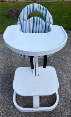 Svan Wooden high chair with cushion