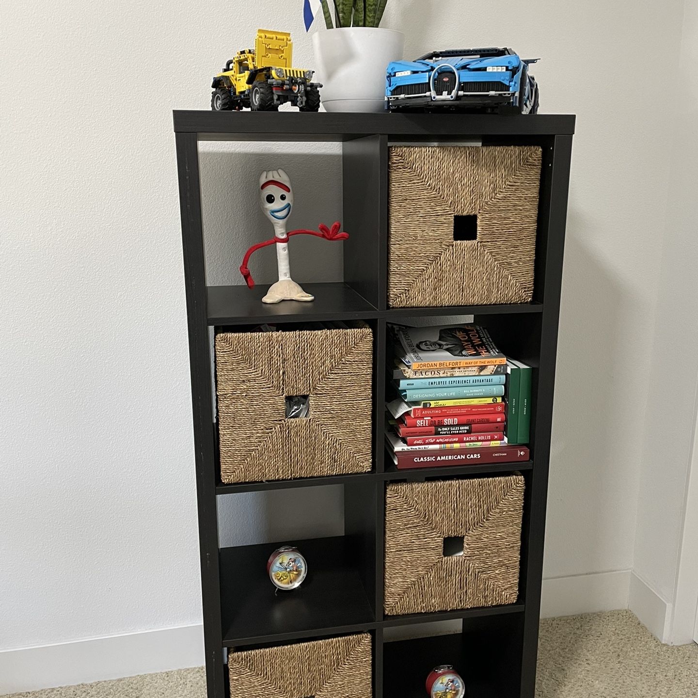 IKEA Kallax 8 Slot Shelf + 4 Knipsa Weaved Baskets for Sale in San