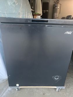 Arctic King Chest Freezer – Large Capacity – Works Great