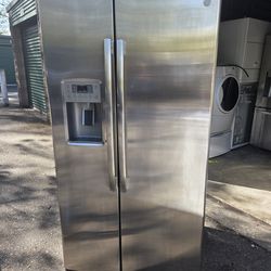 GE profile refrigerator running great