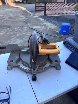 Dealt miter chop saw