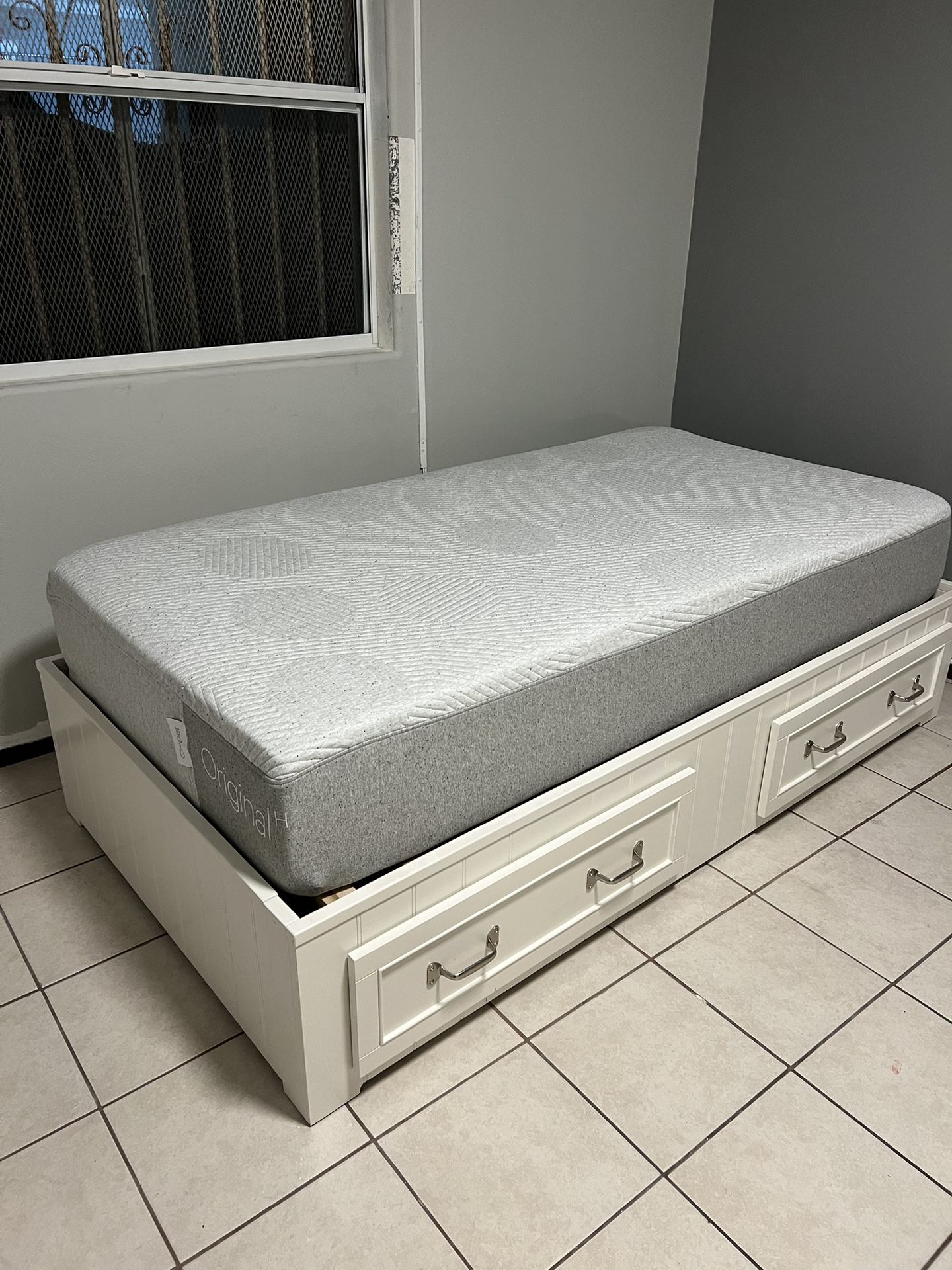 Twin Bed With Mattress