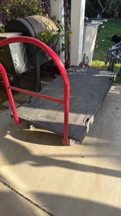 Rubbermaid Heavy Duty Cart With Big Rolling Wheels