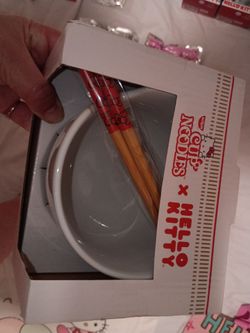 Nissin Cup Noodles x Hello Kitty Bowl and Chopsticks Set