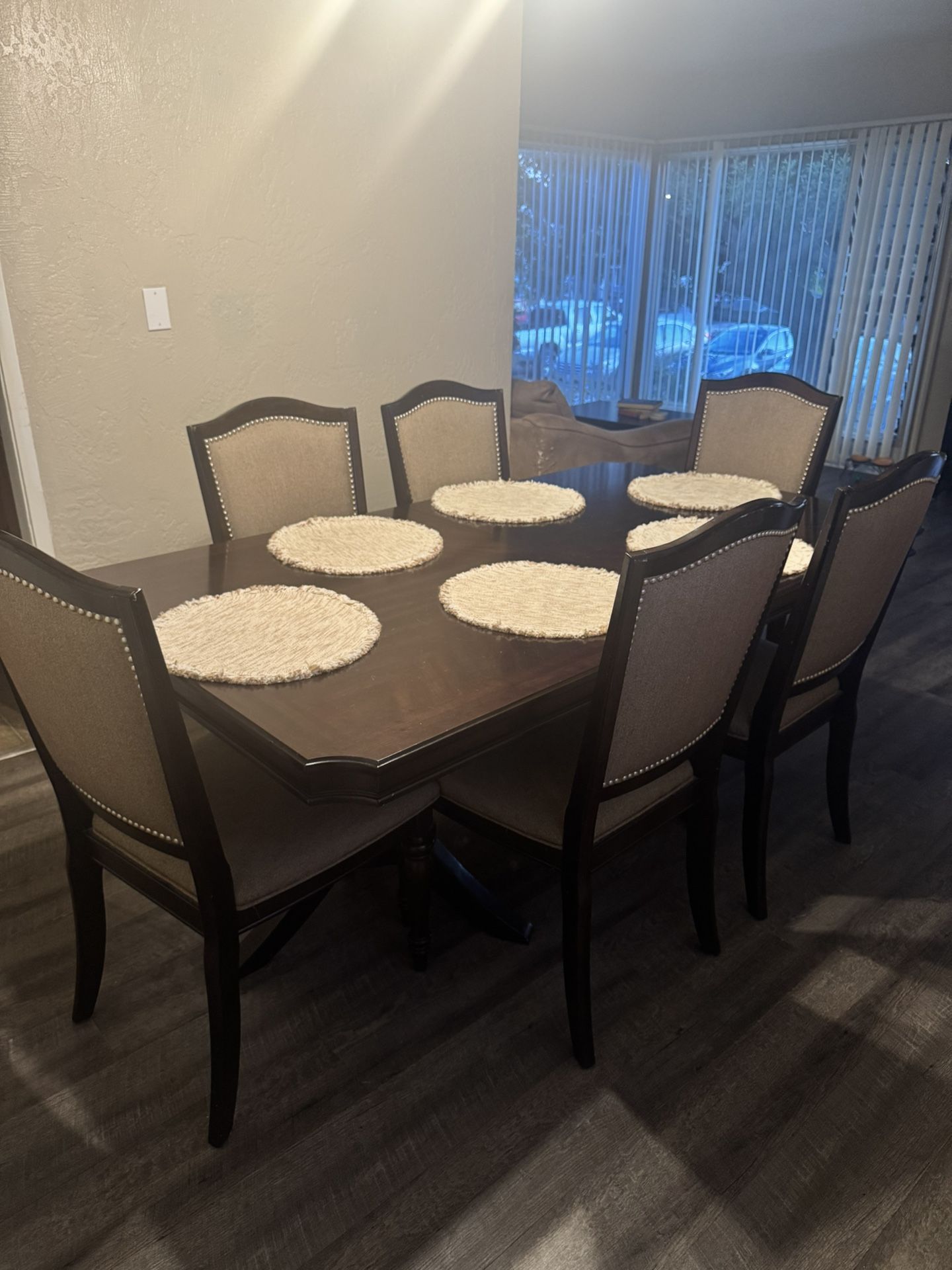 Dinning Table Seats Up To 8