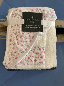 NEW Laura Ashley Baby Rose Hooded Towel & Washcloth Set