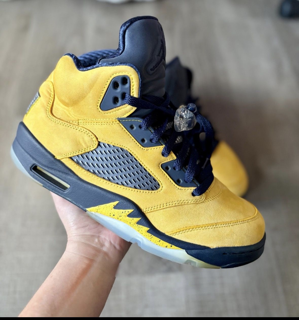 Jordan 5 Retro Michigan (2019) Men’s Size 9
