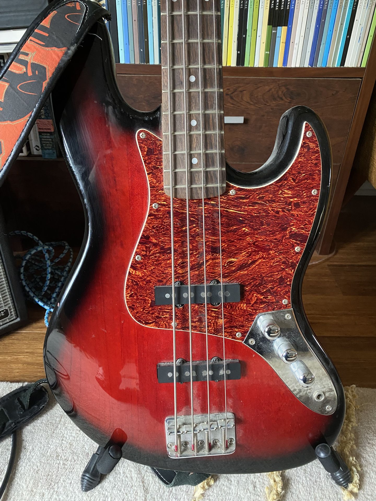 Squier by Fender Jazz Bass Guitar 2006