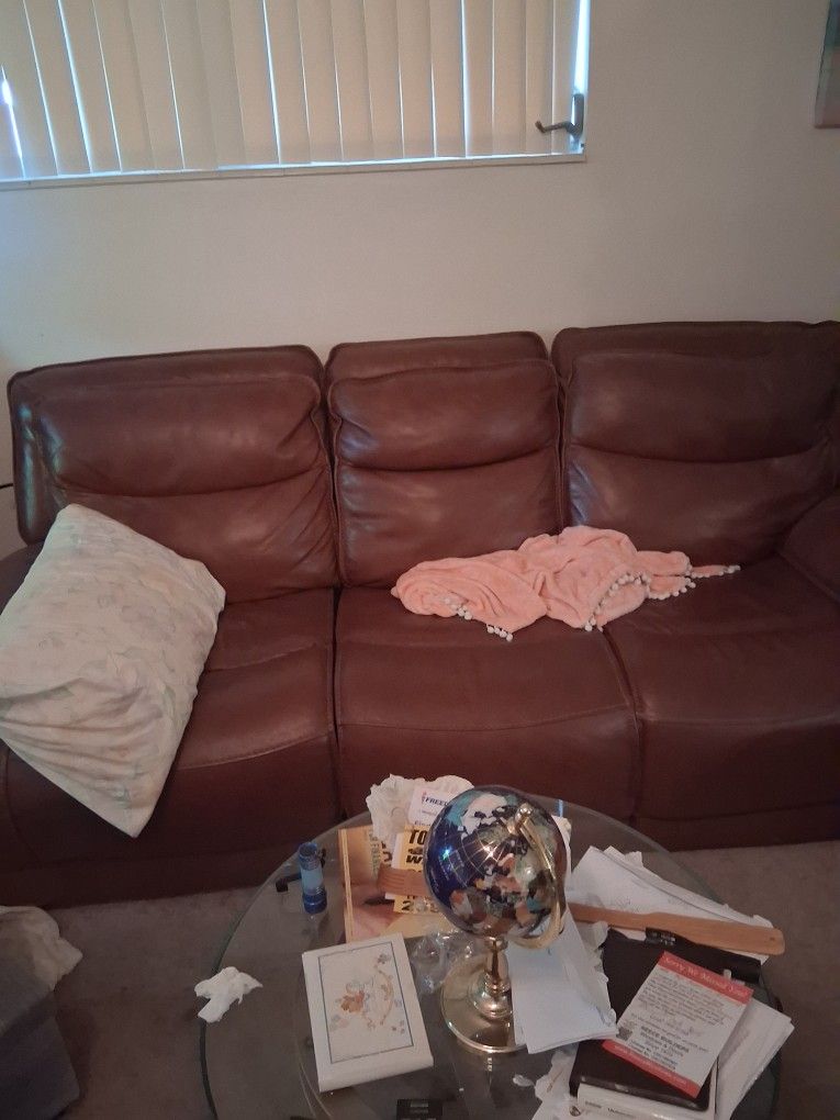 Leather couch with with a automatic Movement