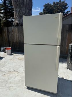 Whirlpool Top-Freezer Refrigerator White