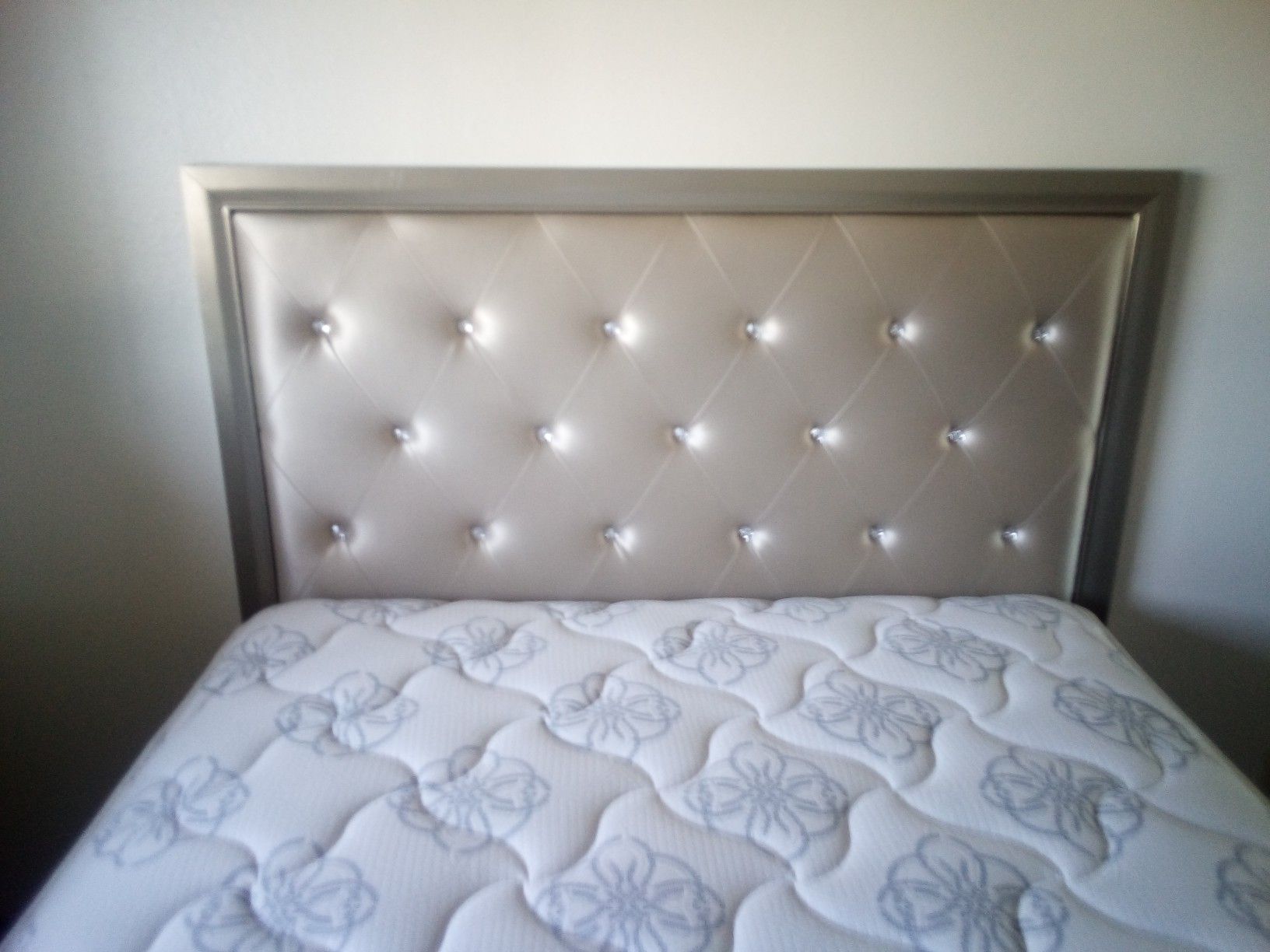 NuevoNew$315 Queen Size Matress and bedframe