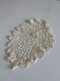 Vintage Handmade Teneriffe Lace & Crochet Oval Doily (12” x 8”)