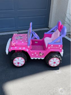 Kid Trax 6V Disney Minnie Mouse Flower Power 4x4 Powered Ride-On - Pink