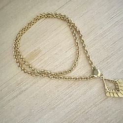 Long Gold Tone Pendant Necklace 