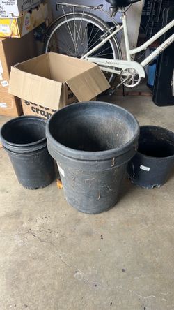 Giant and medium planting pots