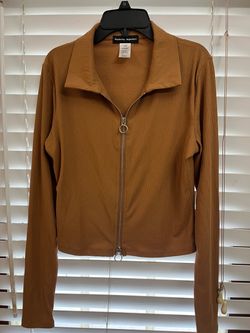 Blouse brown.