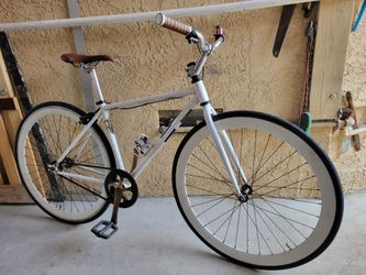 Medium riders White fixie