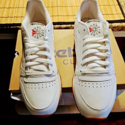 Brand new Classic Reebok Size 9.5