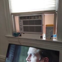 Window AC Unit. Blow Super Cold No Issues. 