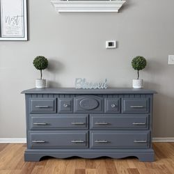 ✨🩶Beautiful Solid Oak Dresser🩶✨