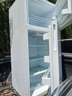 Top//bottom refrigerator