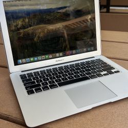 Apple MacBook Air 13” i5/4GB/256GB SSD $180 