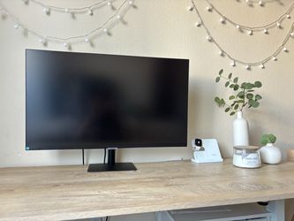 Samsung Large Flat Screen Desktop Monitor