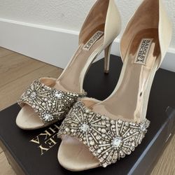Badgley Mischka Maria Satin Pump 