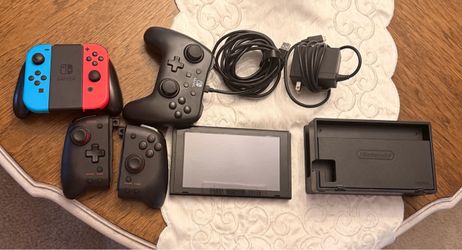 1st Gen/ v1  Nintendo switch bundle + HORI split pad pro
