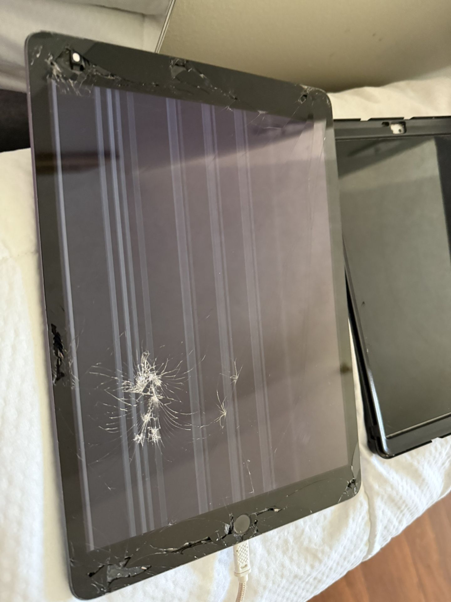 Apple iPad And Assorted Tablets For Sale. Please see pics for further details. Mostly for parts. Though I believe most of them are in working conditi