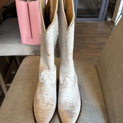 Idlewild By Miranda Lambert Size 6 1/2 $100 Our Best Offer Pick Up Only. 