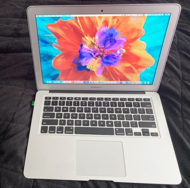 MacBook Air 13.3" Core i7 With Editing Software and Music Production Software