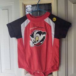 Wisconsin Badgers. Baby Outfit.  6-9  Months